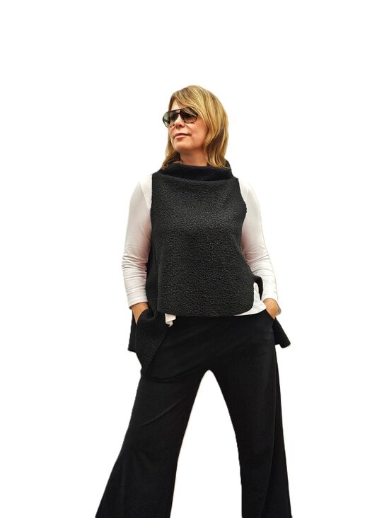 Melna veste ar pagarinātu muguru 